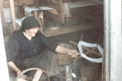 Η γιαγιά με το ροδάνι