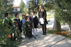 Τα παιδιά ψάλλουν τον Εθνικό Ύμνο