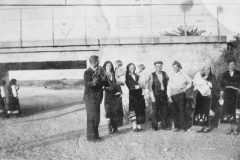 Φωτογράφηση συγγενών στην πανήγυρι